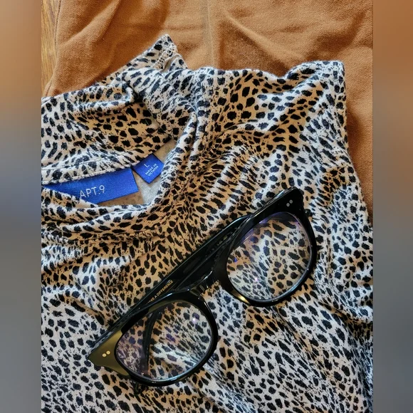 APT. 9 sleeveless leopard print mocneck shirt - Picture 4 of 4